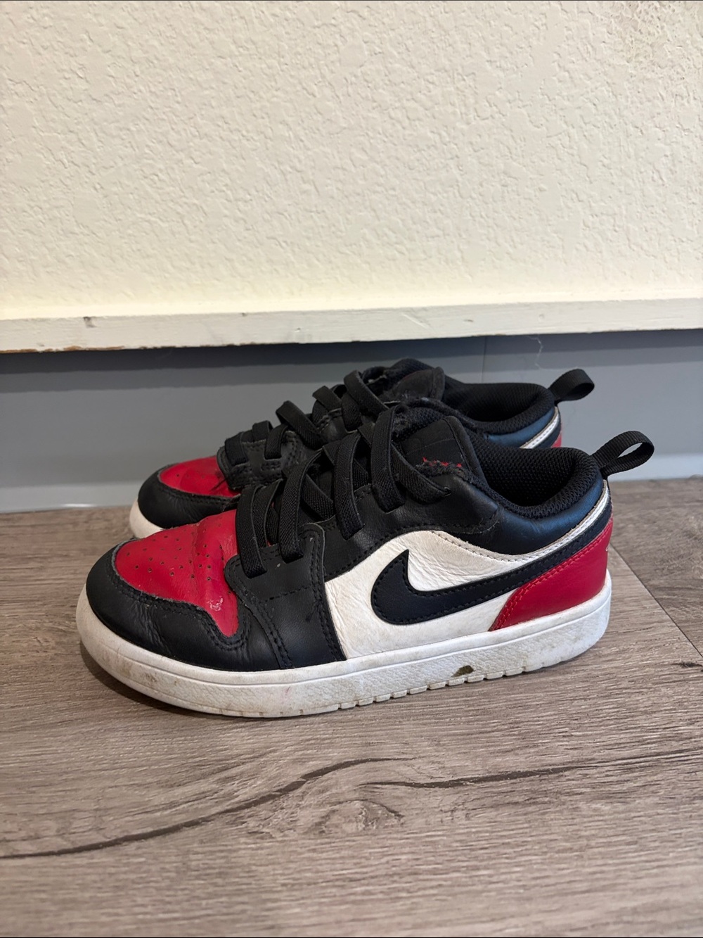Jordan Kids Black Red White Low-Top Sneakers